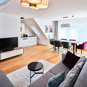 Apartment Myfavorit - Spacious Next To Puplic Transport U1 Direct Connection To Citycenter, Wien